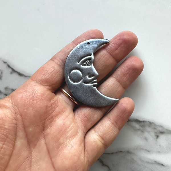 090 - Smiling Moon Cutter