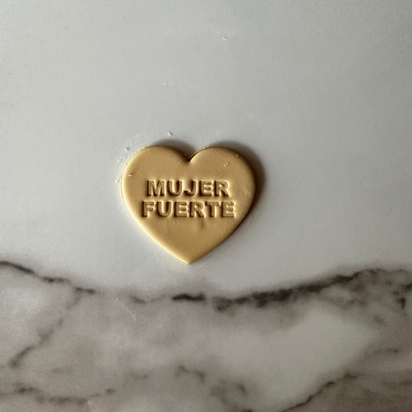 135 - Mujer Fuerte Heart