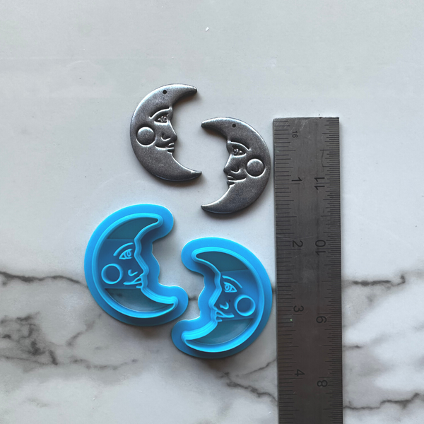 090 - Smiling Moon Cutter