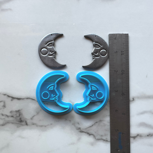 090 - Smiling Moon Cutter